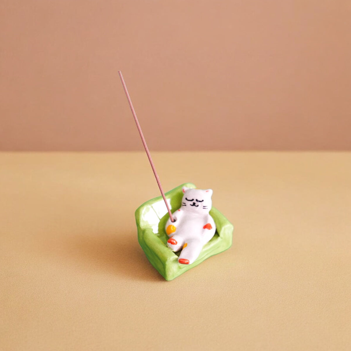 Lazy cat incense holder