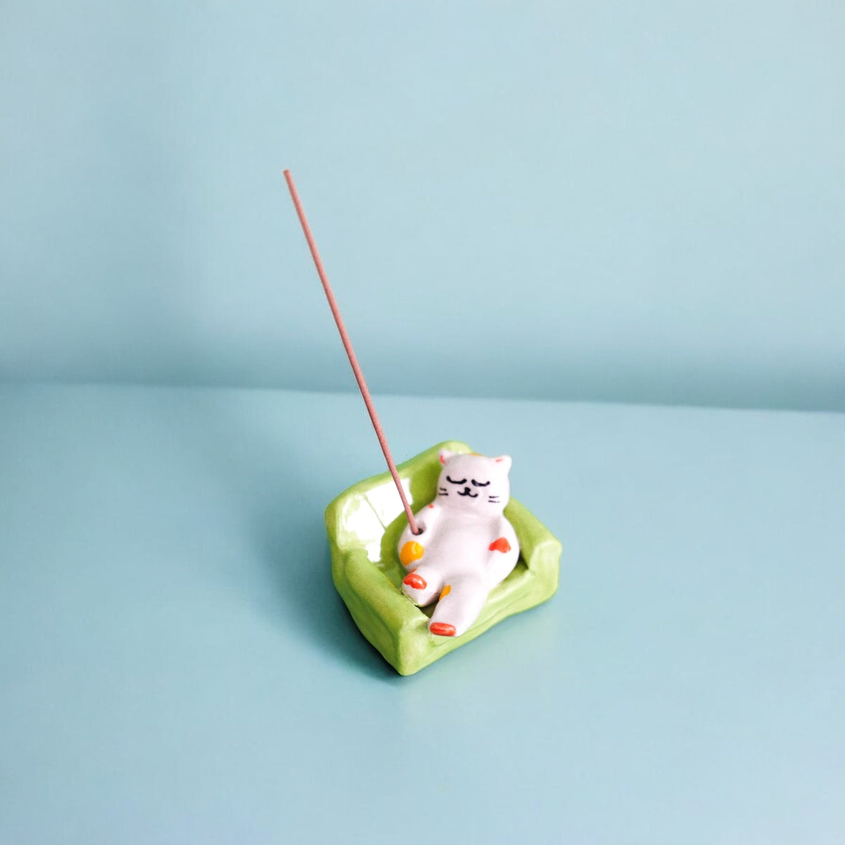 Lazy cat incense holder