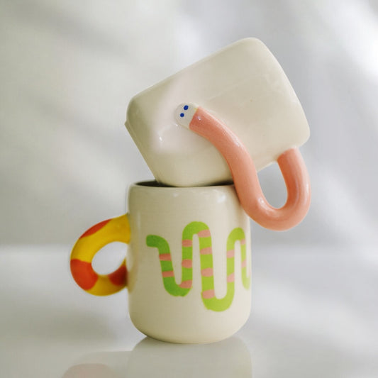 Snakey cup